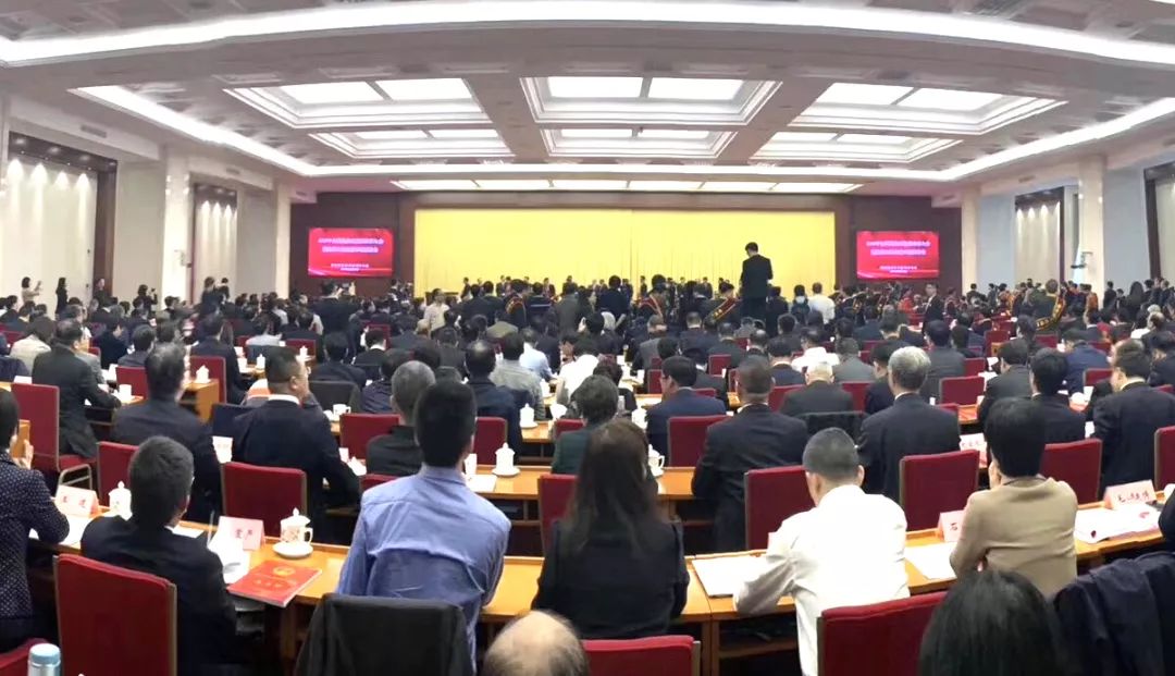 天下脱贫攻坚奖表扬大会在京举行